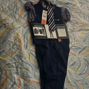 New 4 piece boys suit